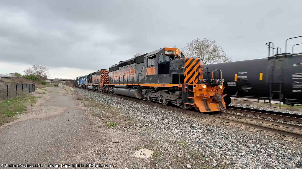 WE 7005 passes the last of M370.